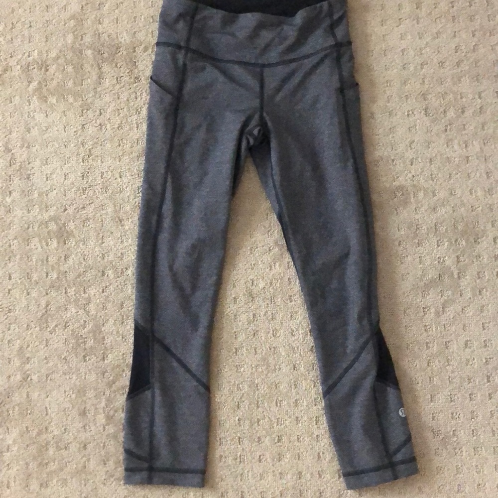 Cropped grey leggings